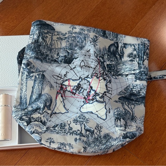 Dior Makeup set w a bag - Picture 2 of 4
